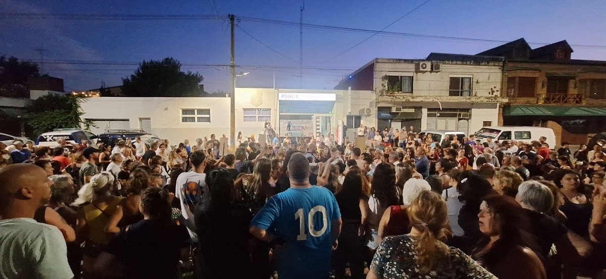 El reclamo de los vecinos de Castelar Norte ante la Comisar&iacute;a S&eacute;ptima de Mor&oacute;n.