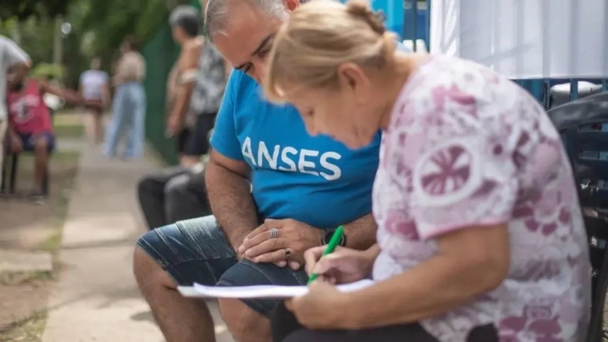 ANSES anunci&oacute; un aumento para jubilados en febrero 2024.