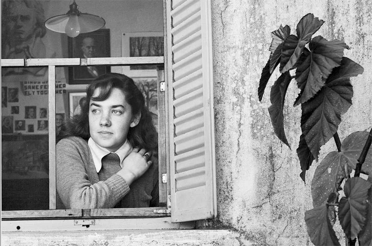 Mar&iacute;a Elena Walsh en su casa natal de Villa Sarmiento.