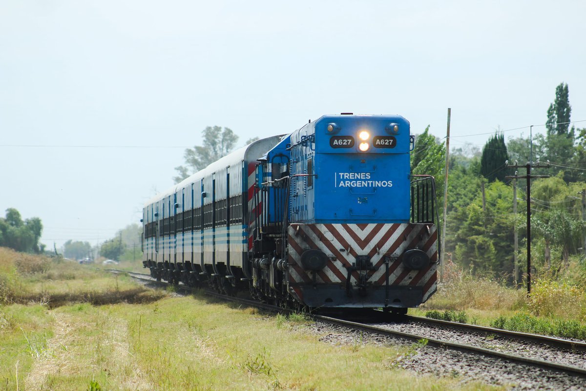 Una formaci&oacute;n del ramal Merlo-Lobos del Tren Sarmiento.