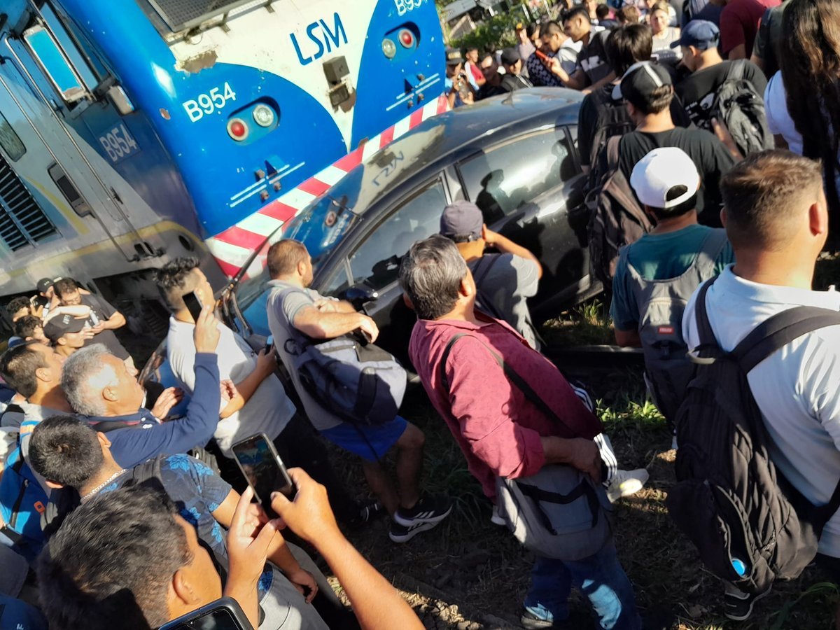 As&iacute; qued&oacute; el veh&iacute;culo embestido por el Tren San Mart&iacute;n.