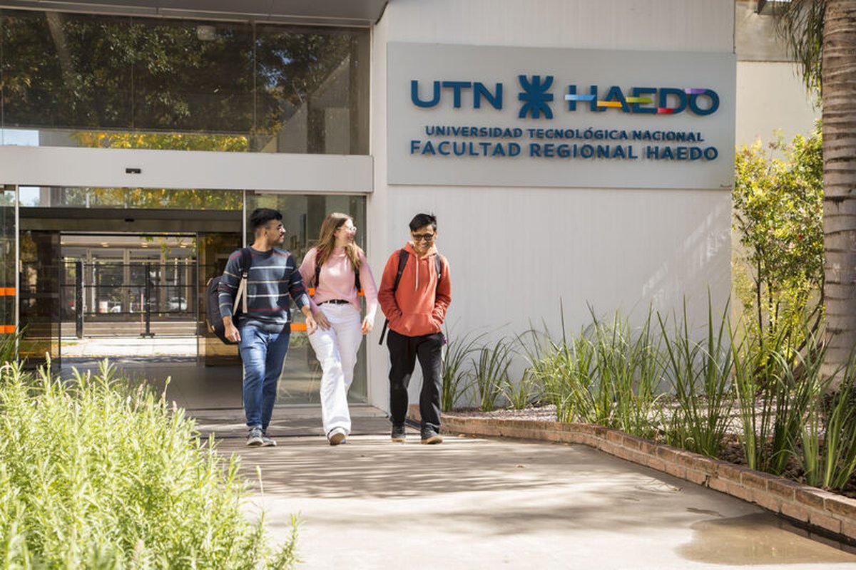 Algunos de los nuevos ingresantes en la UTN de Haedo.