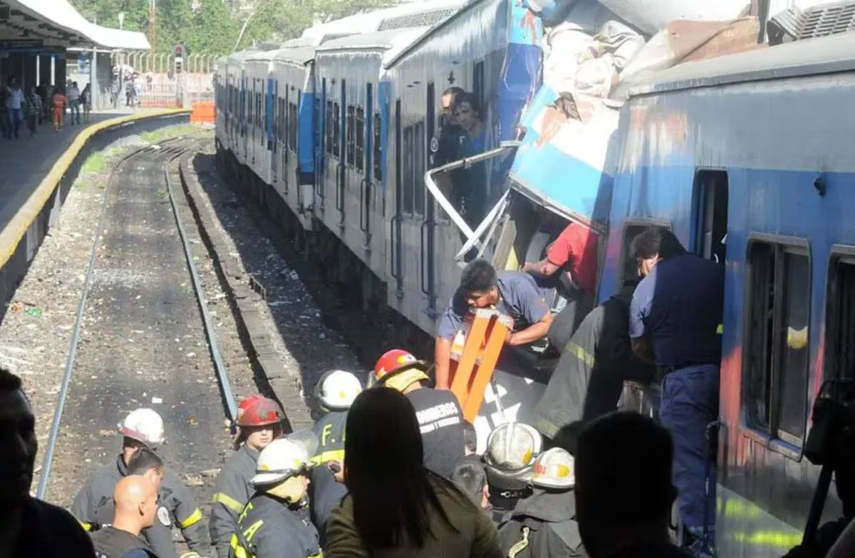 El convoy del Tren Sarmiento protagonista del fatal choque.