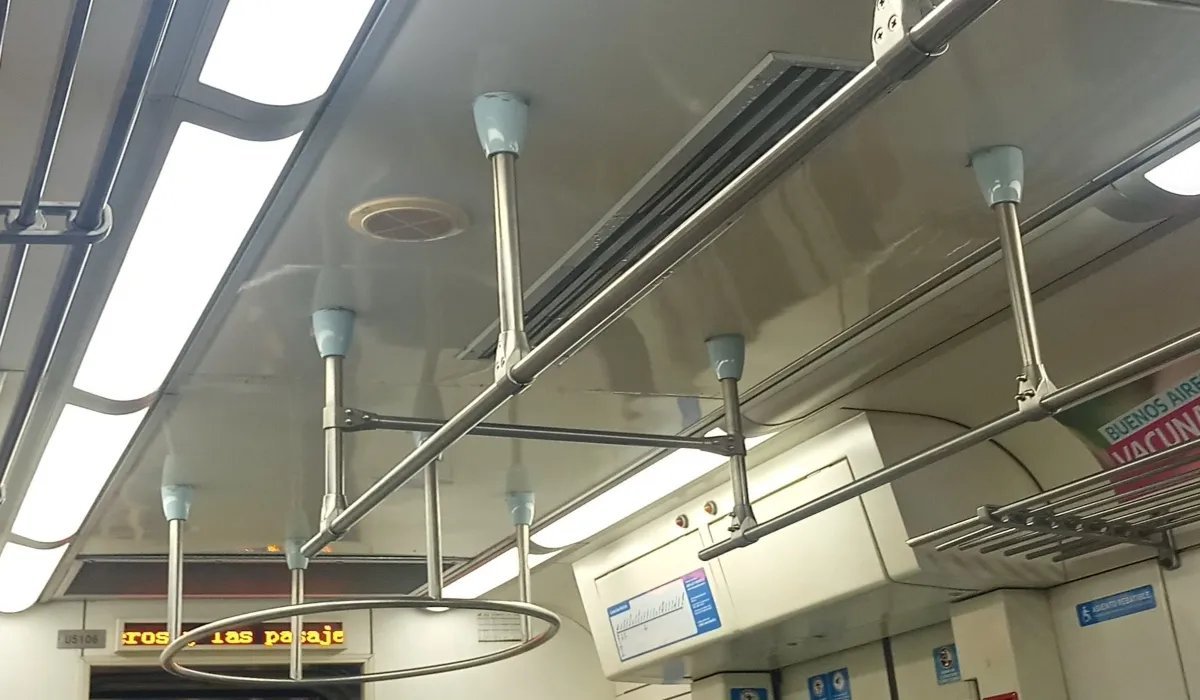 El interior del vag&oacute;n con aire del Tren San Mart&iacute;n.