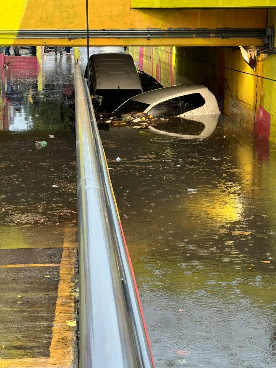 Al menos tres autos atrapados en un t&uacute;nel de Mor&oacute;n.