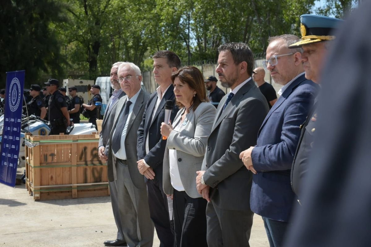 Diego Valenzuela presente en San Mart&iacute;n junto a Patricia Bullrich para destruir armas que estaban en poder de delincuentes.