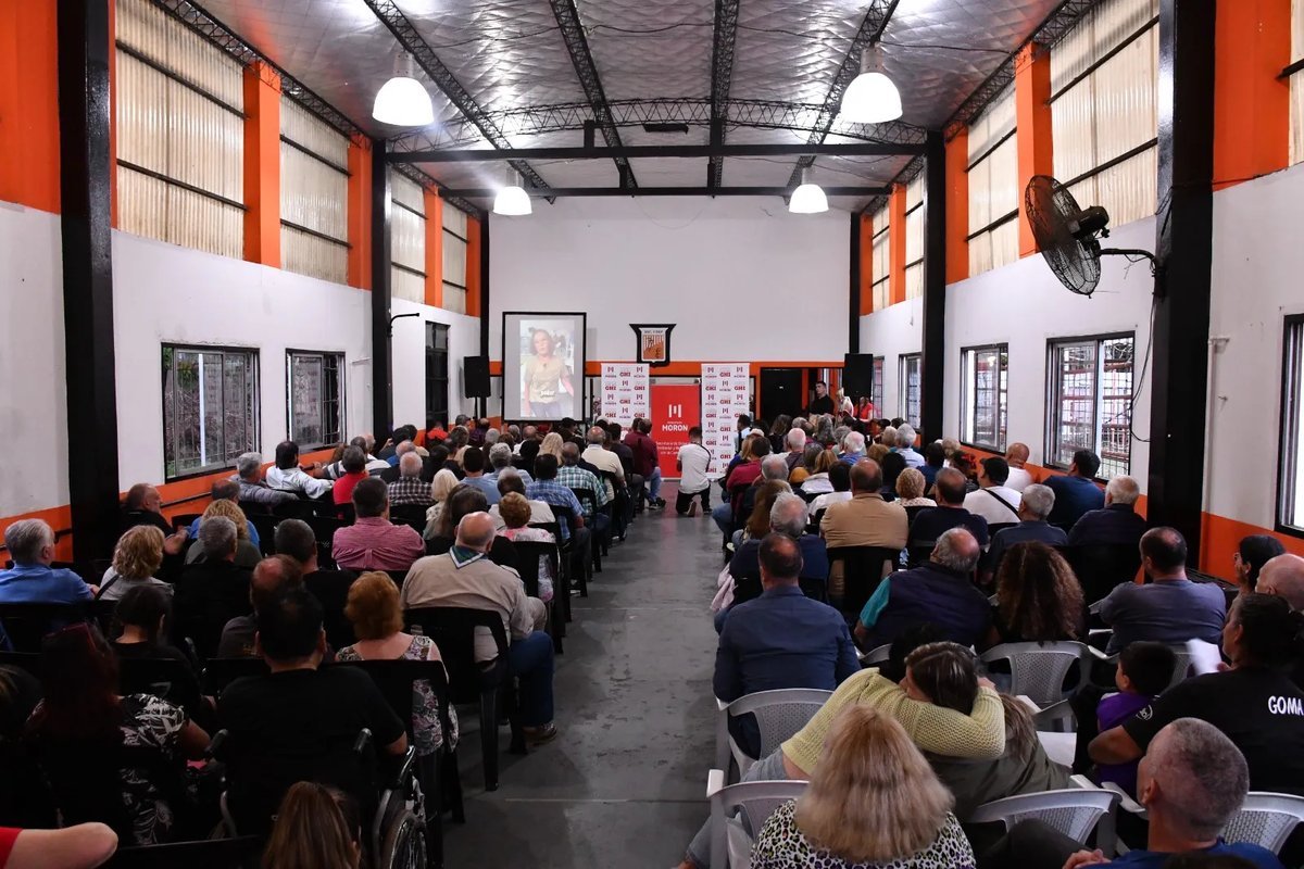 Mor&oacute;n entreg&oacute; fondos a sociedades de fomentos y clubes de barrio de deportes.