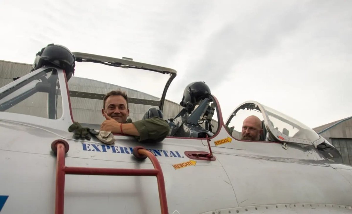 Los pilotos que pusieron a volar el MIG-15 en la Base A&eacute;rea de Mor&oacute;n.