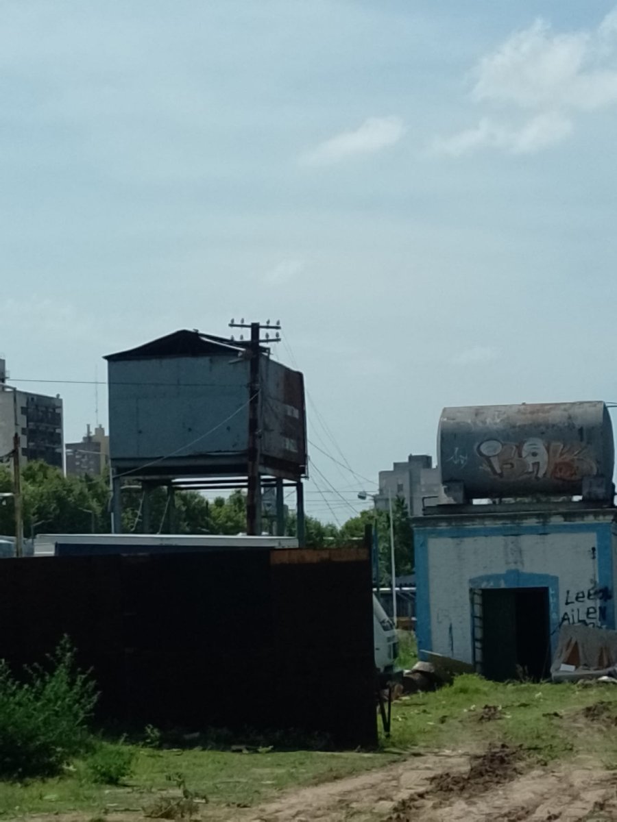 Las afueras de la antigua estaci&oacute;n General Sarmiento en San Miguel.