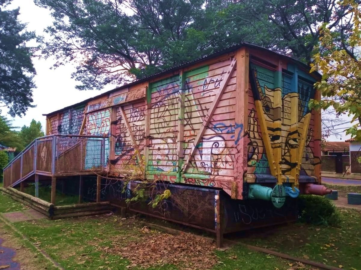 El Vag&oacute;n Cultural de la Plaza Cumel&eacute;n (Castelar).