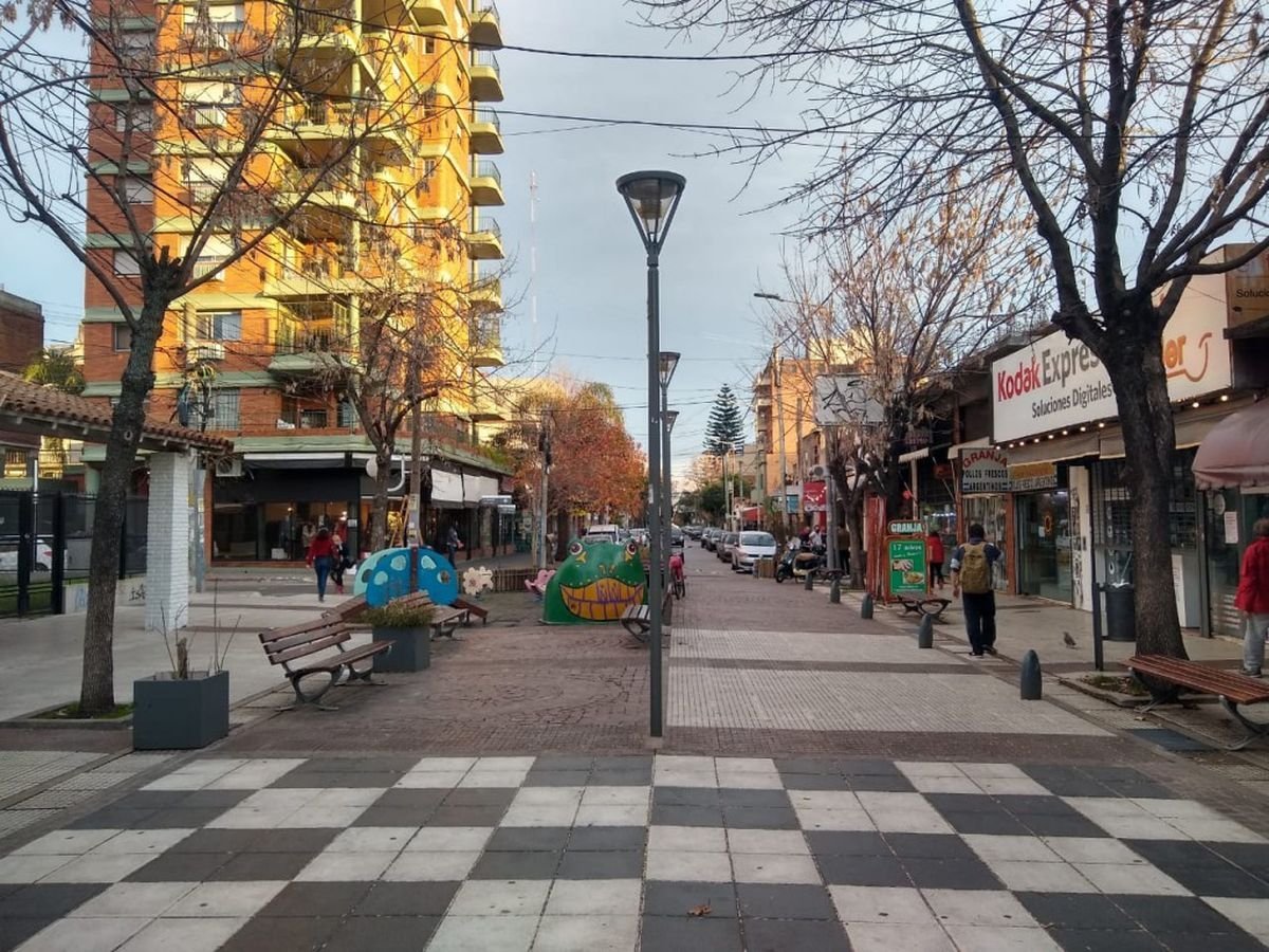 Seg&uacute;n la IA, Castelar es la mejor localidad del Oeste para vivir.