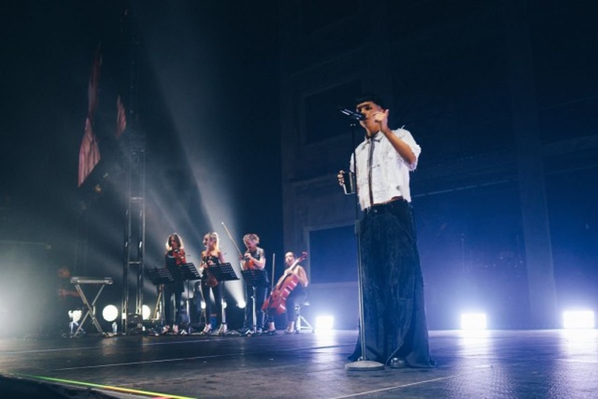 Milo J, vecino de Mor&oacute;n, durante su show en el Movistar Arena.