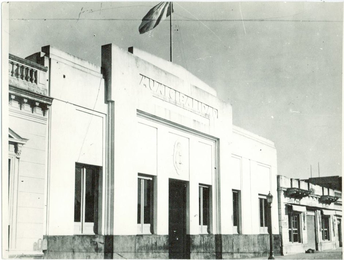 El primer edificio del Dorrego en Mor&oacute;n.