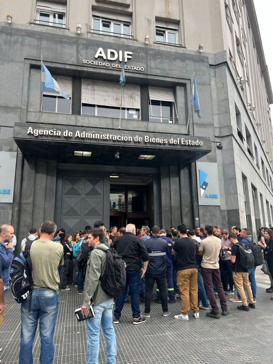 Trenes Argentinos: la Uni&oacute;n Ferroviaria repudi&oacute; despidos y se declar&oacute; en estado de alerta.