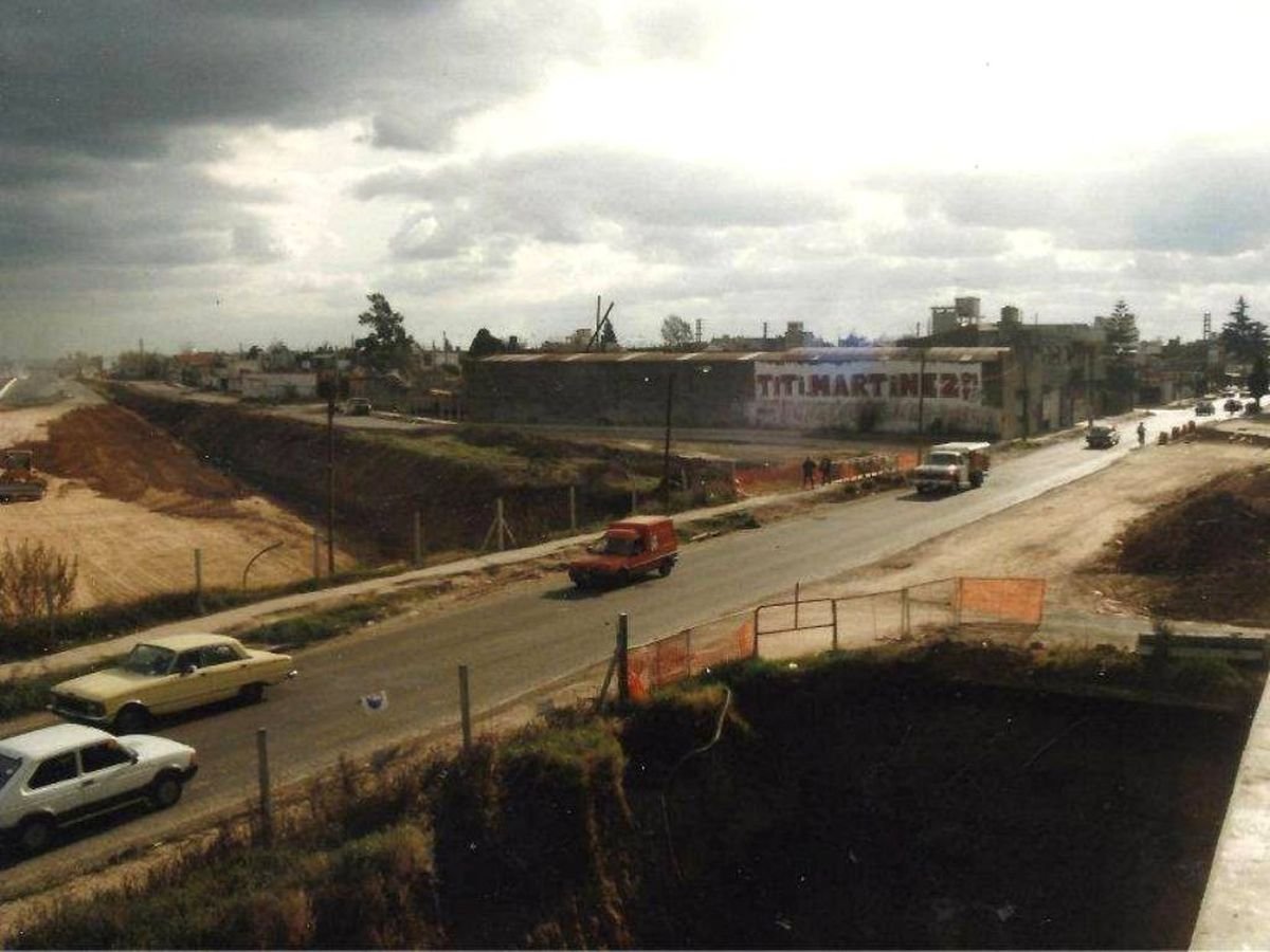 Autopista del Oeste.  Fotograf&iacute;a: Instituto y Archivo Hist&oacute;rico de Mor&oacute;n.