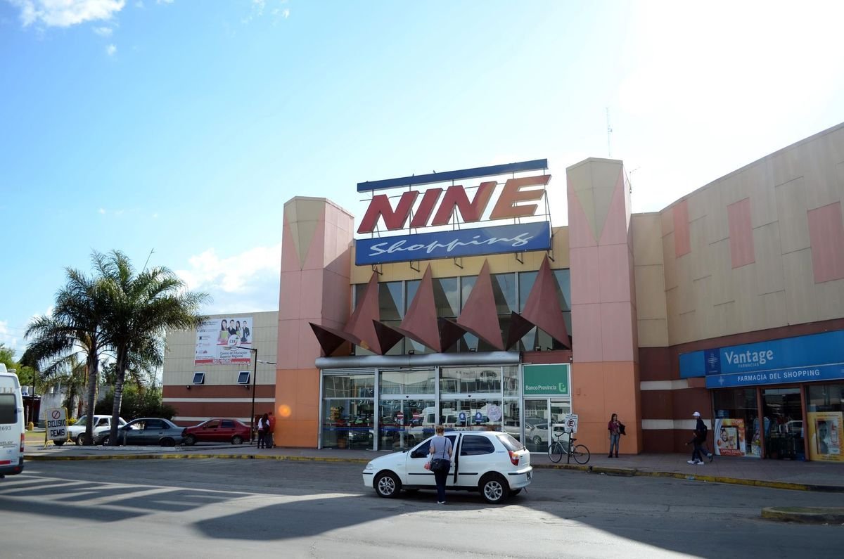 Exterior de Nine Shopping, Moreno antes de su remodelaci&oacute;n.