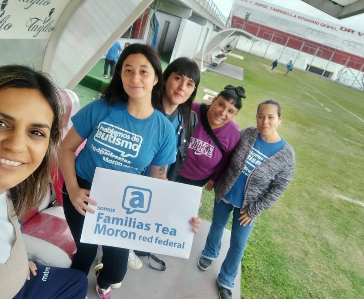 La ONG en la cancha del Deportivo Mor&oacute;n.