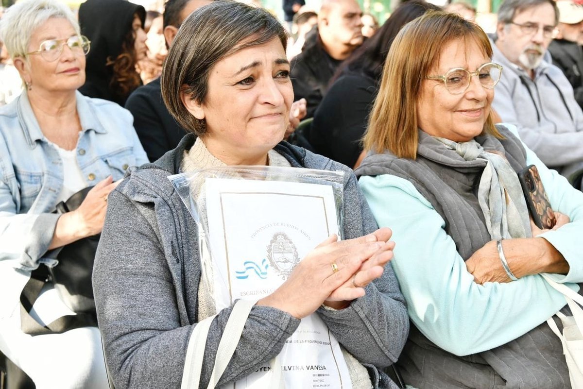 Algunos de los vecinos de Villa Tesei que fueron escriturados.