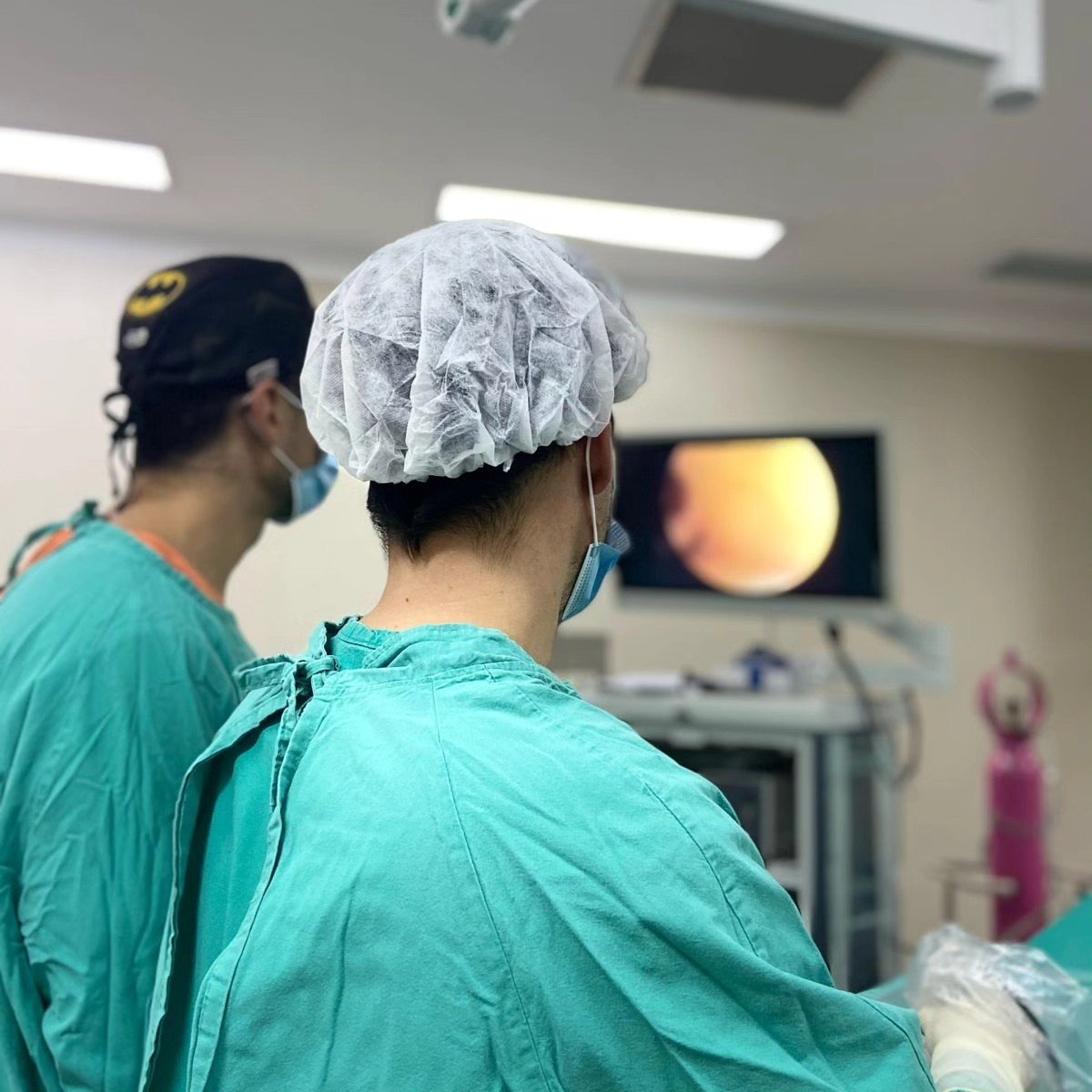 El proceso de la primera cirug&iacute;a artrosc&oacute;pica del Hospital Balestrini en Ciudad Evita.