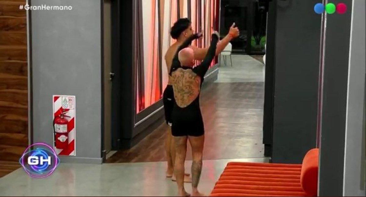 Gran Hermano: Mauro dando el consentimiento para dormir en la cama de Juliana