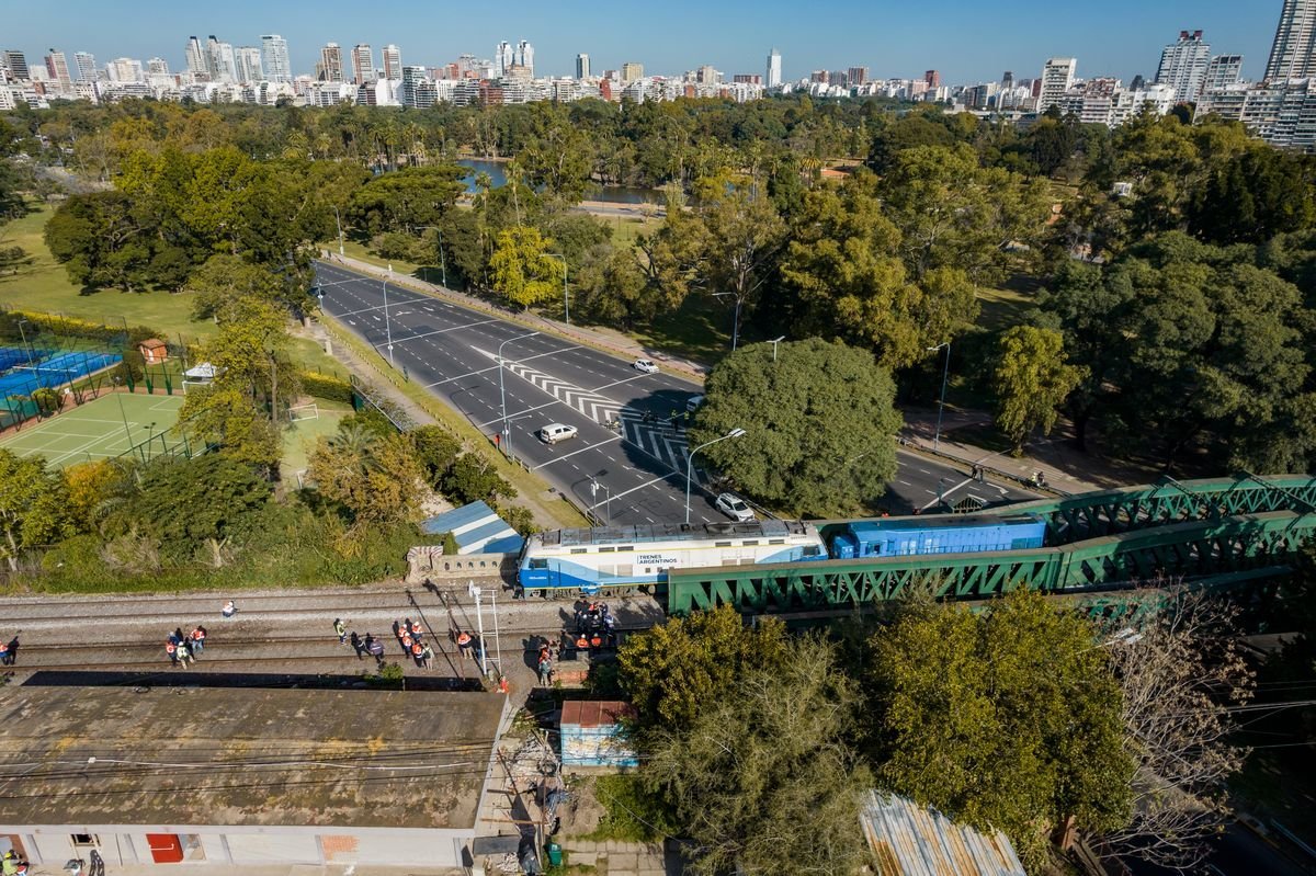Pruebas din&aacute;micas en el puente da&ntilde;ado del Tren San Mart&iacute;n.
