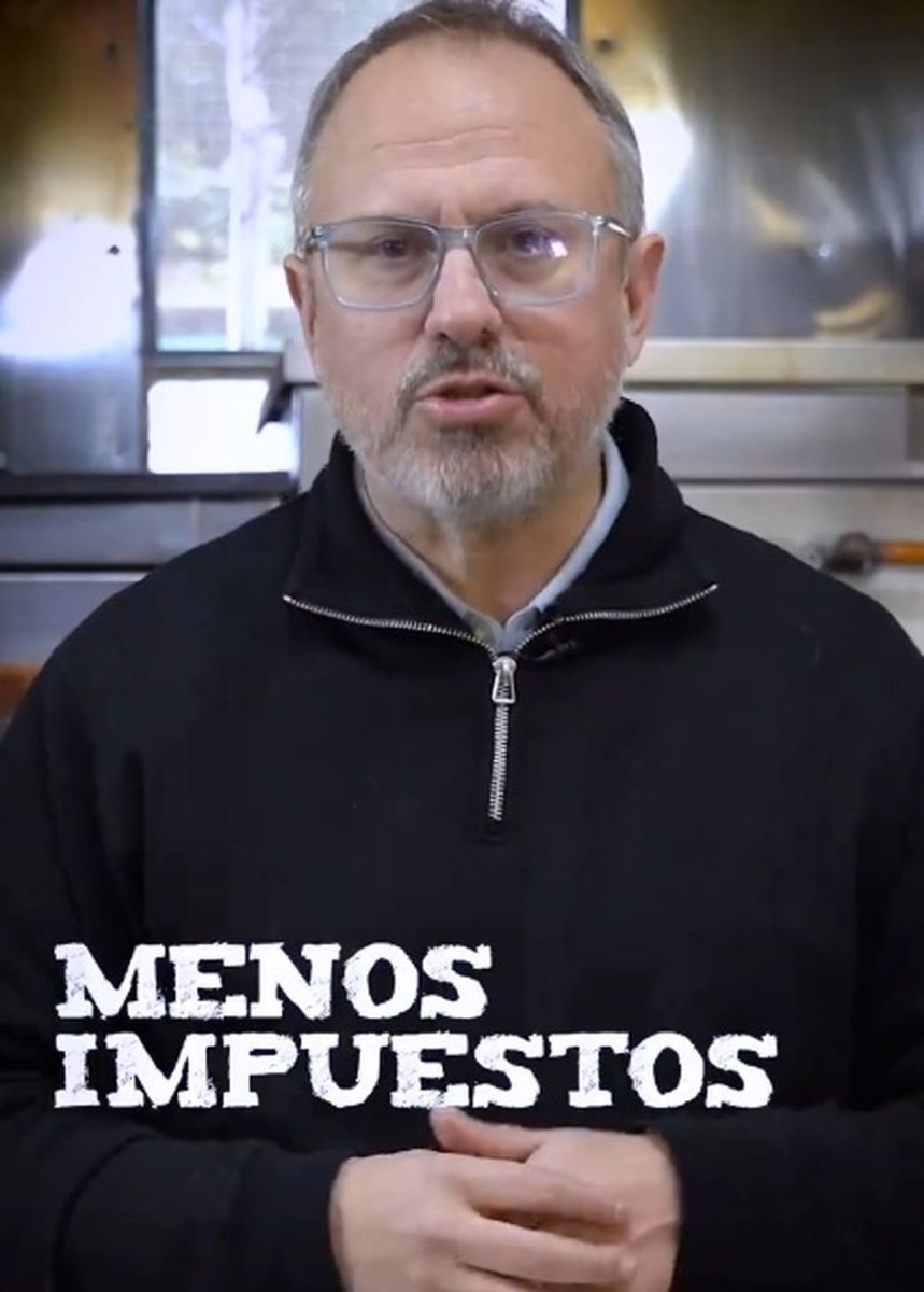 Diego Valenzuela, intendente de Tres de Febrero, anunciando los beneficios para los gastron&oacute;micos del distrito a trav&eacute;s de un spot que public&oacute; en sus redes.