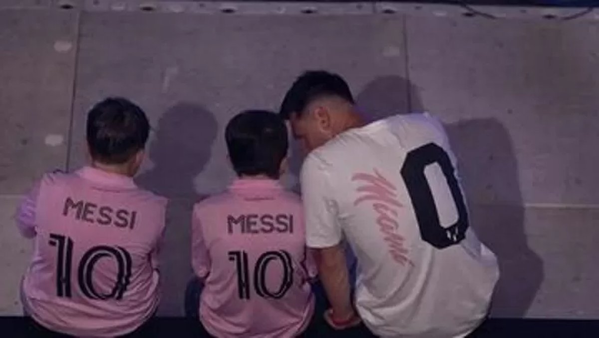 Messi y dos de sus tres hijos. Foto: All Football.
