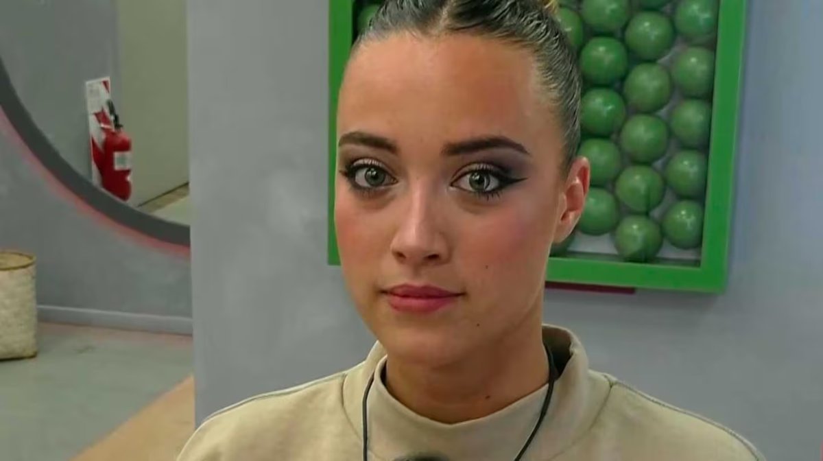Florencia al responder el tel&eacute;fono rojo de Gran Hermano