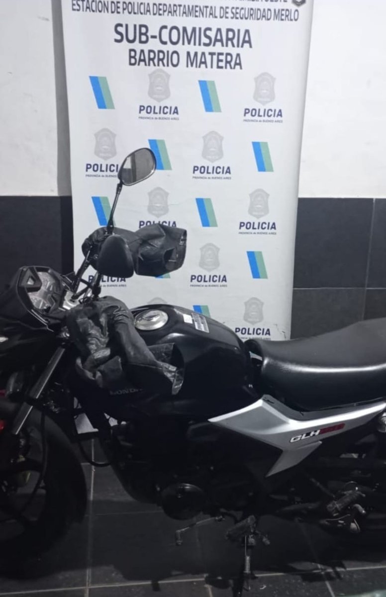 La moto en la que se mov&iacute;an los motochorros en Parque San Mart&iacute;n.