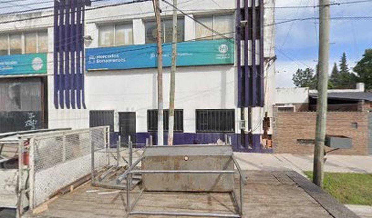 La fachada del Mercado Bonaerense Fijo de Ituzaing&oacute;.