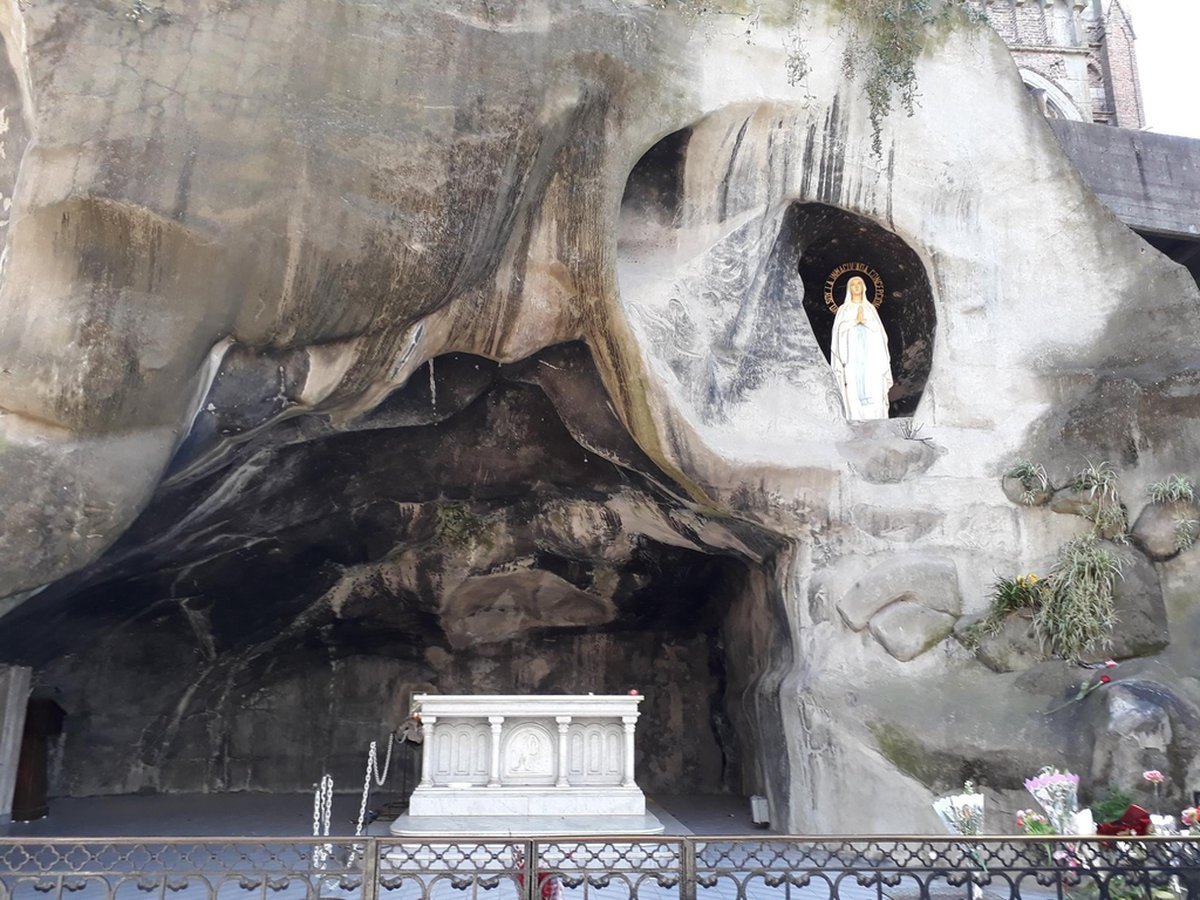 Iglesia Nuestra Se&ntilde;ora de Lourdes, Santos Lugares.