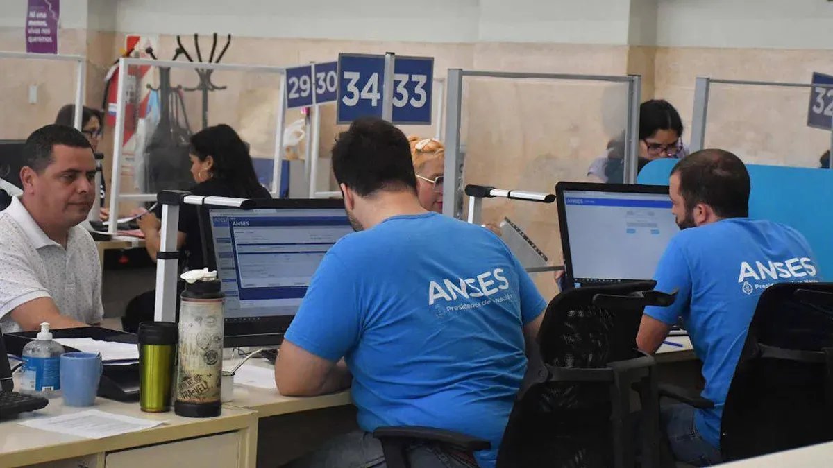 Conoc&eacute; el calendario de pagos completo de ANSES para abril 2025.