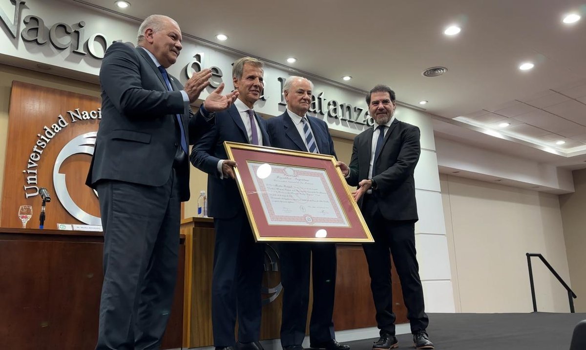 El flamante Doctor Honoris Causa de la UNLaM, Mart&iacute;n Redrado.