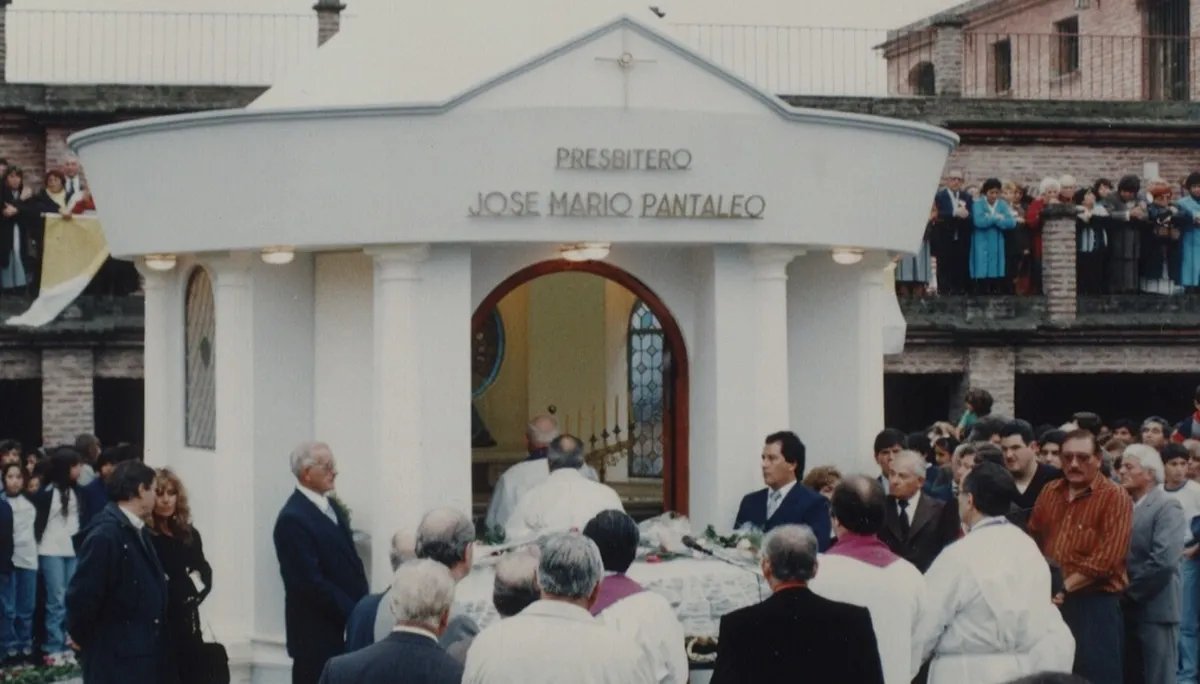 La llegada de los restos del Padre Mario a Gonz&aacute;lez Cat&aacute;n.