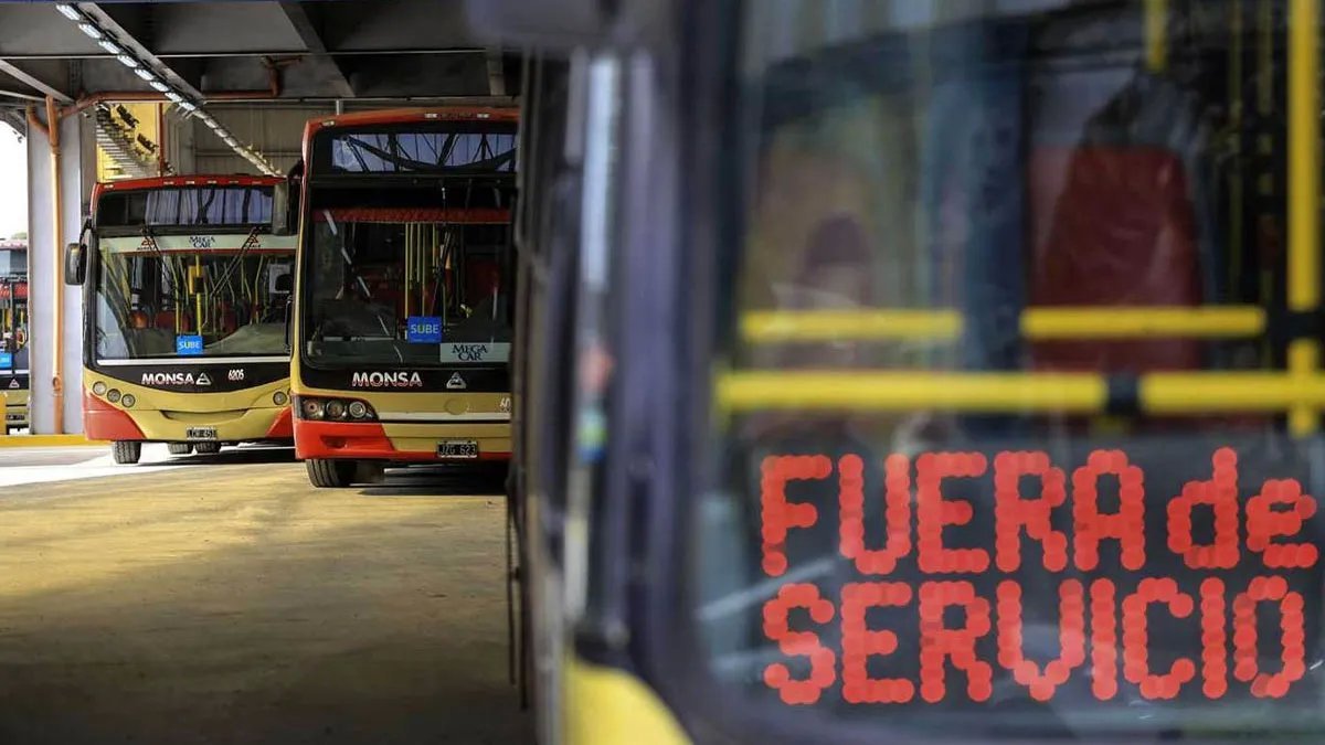Paro de colectivos: qu&eacute; l&iacute;neas no prestan servicio y cu&aacute;les si funcionan.