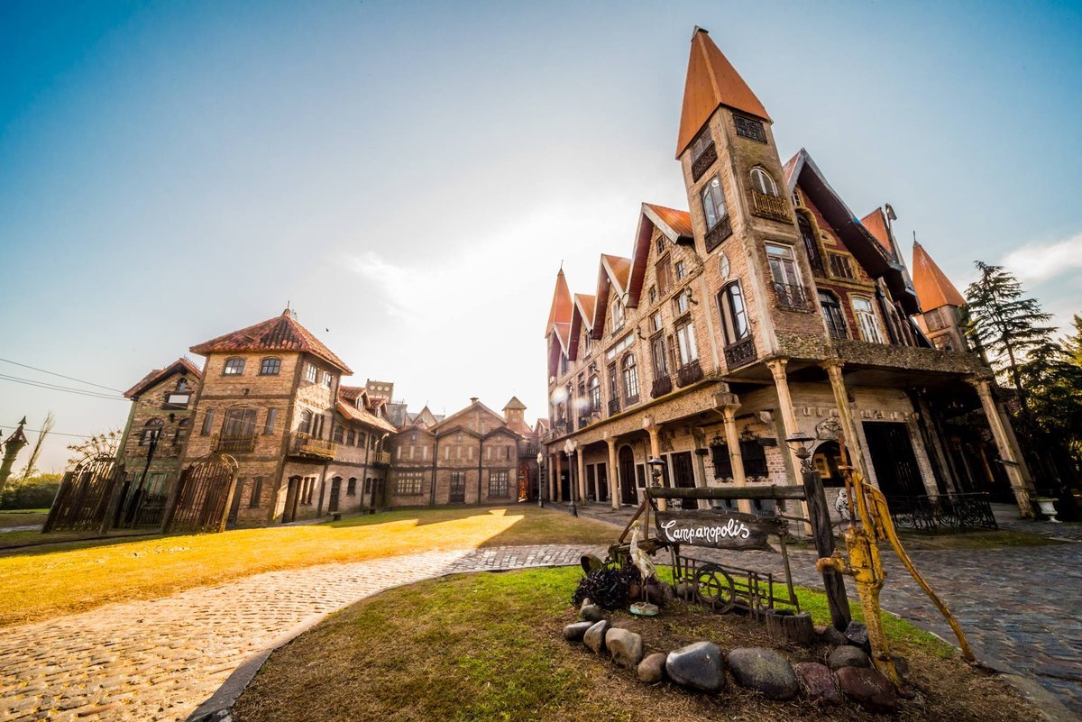 Vacaciones de invierno 2024 en Campanopolis, la aldea medieval de La Matanza.