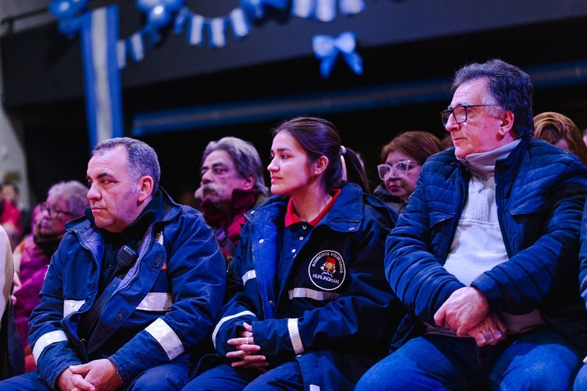 Representantes de los Bomberos Voluntarios de Hurlingham.