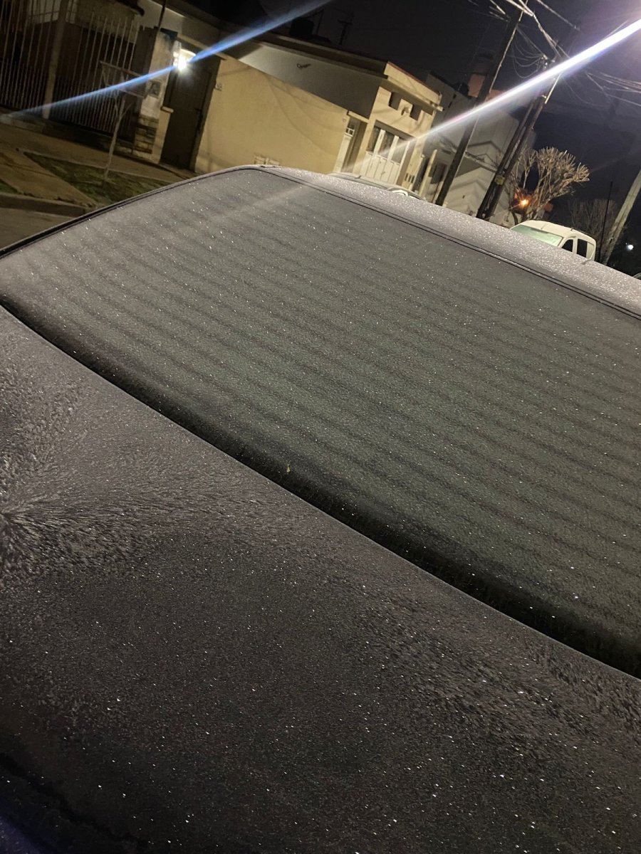 Fr&iacute;o polar en el Oeste: autos con escarcha, la postal de la ma&ntilde;ana
