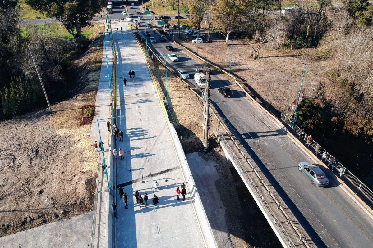 Una de las entradas al nuevo puente del R&iacute;o Reconquista entre Moreno e Ituzaing&oacute;.