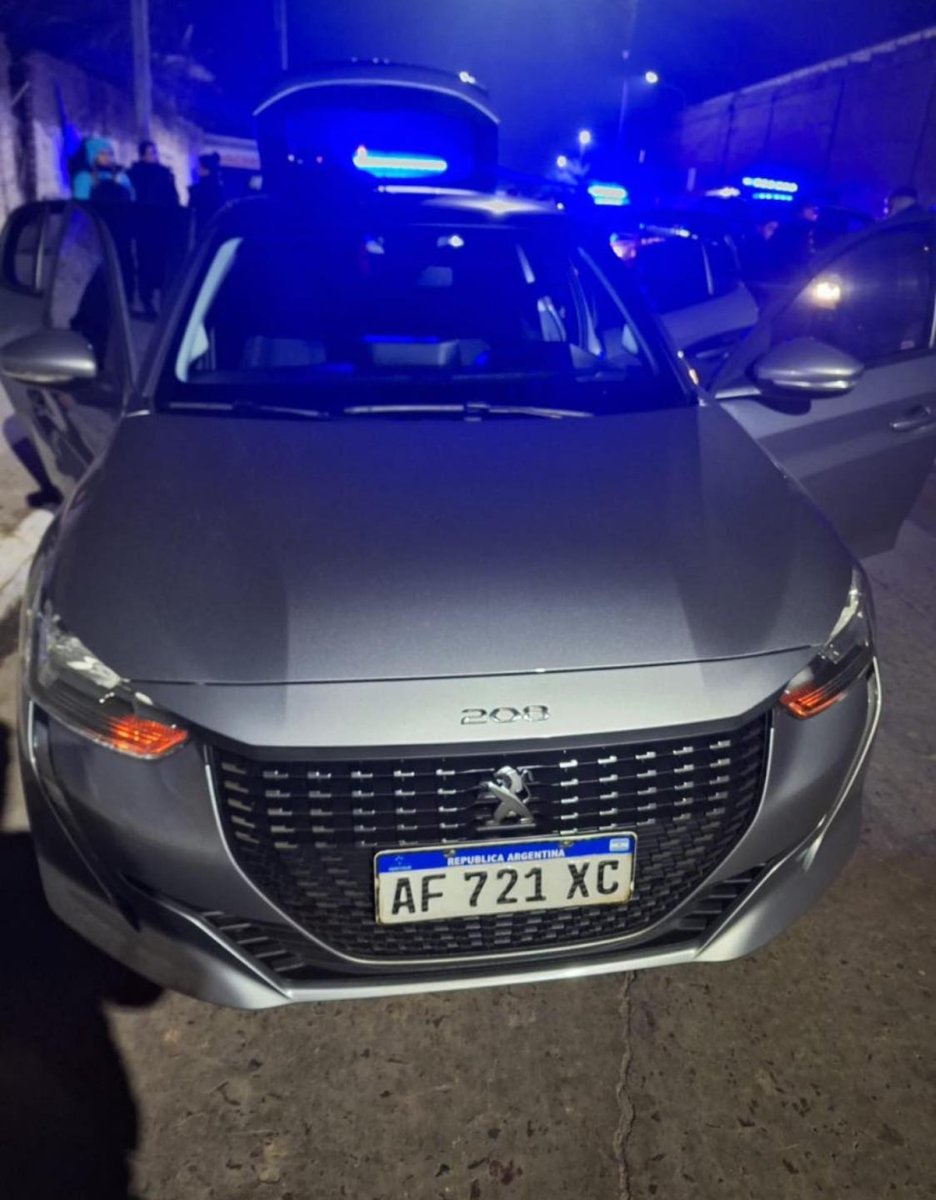 El auto en el que trataron de escapar los polic&iacute;as en San Justo.