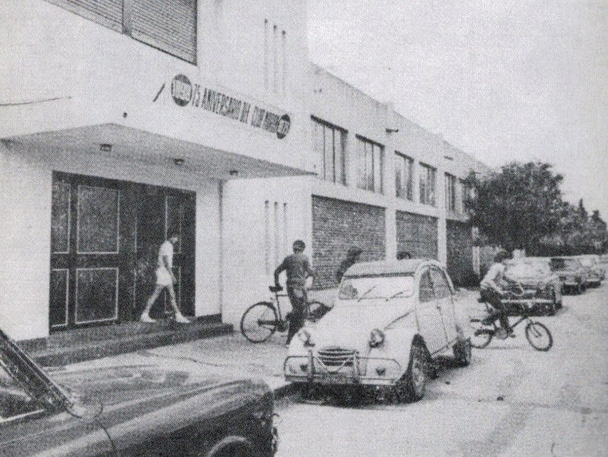 As&iacute; era la fachada del Club Mor&oacute;n en 1975.