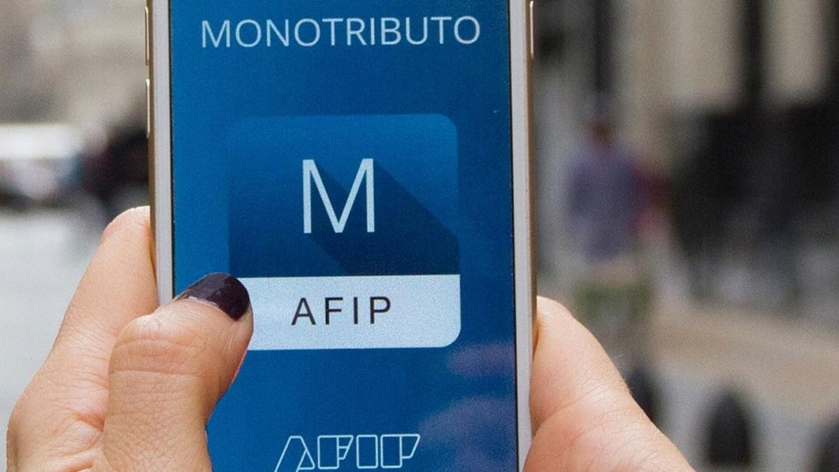 Cambios en el Monotributo: c&oacute;mo ser&aacute;n las cuotas, escalas y topes en agosto.