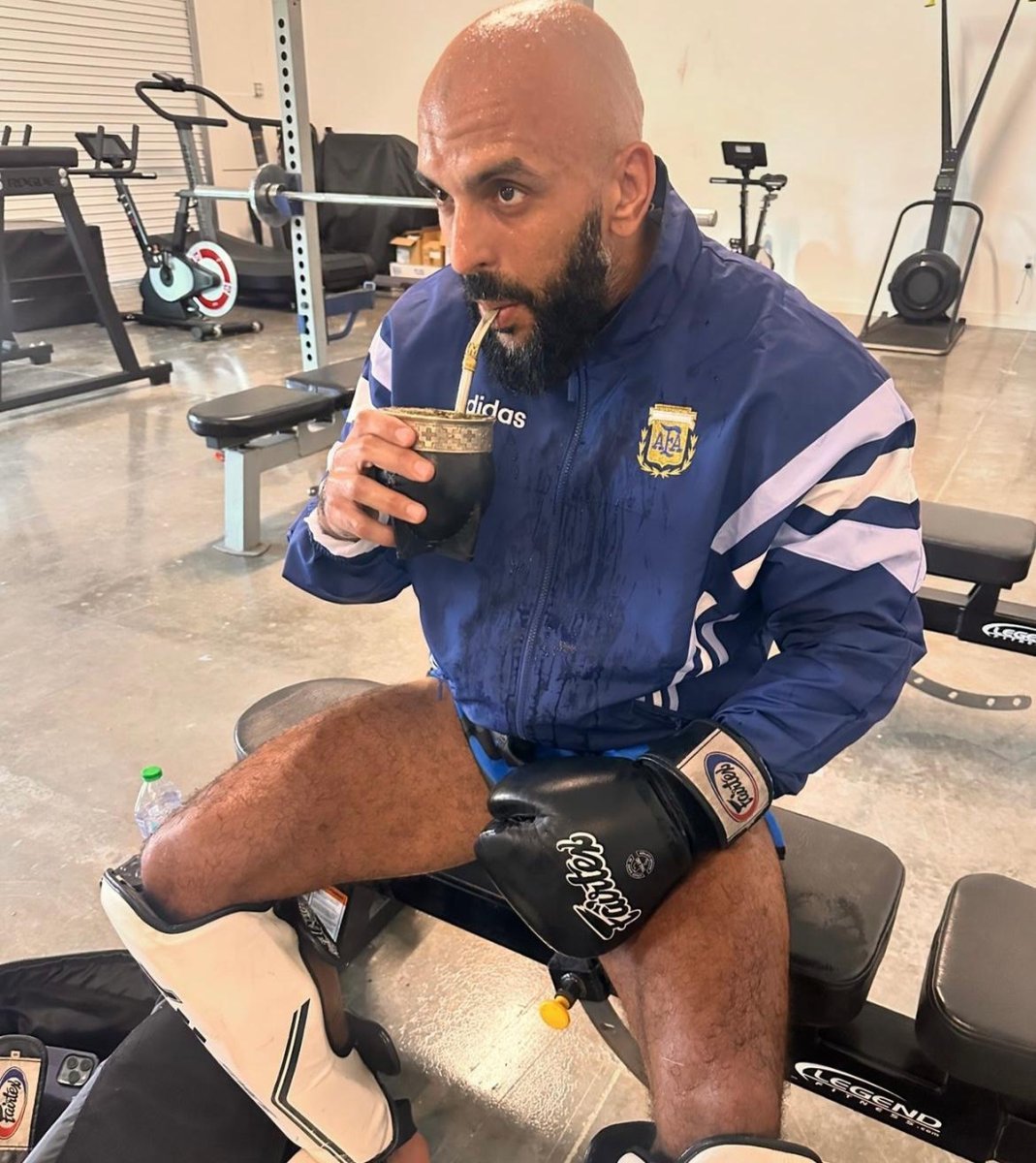 Yassine Cheuko entrenando en MMA. Foto: redes.