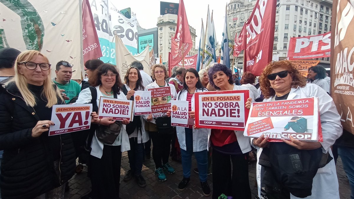 Trabajadores del Hospital Posadas marcharon al Obelisco en reclamo por ola de despidos