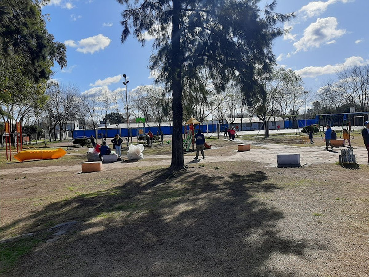 La plaza del barrio Parque de Paso del Rey.