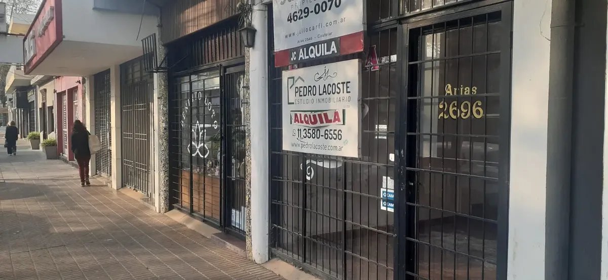 Un comercio de Mor&oacute;n cerrado.