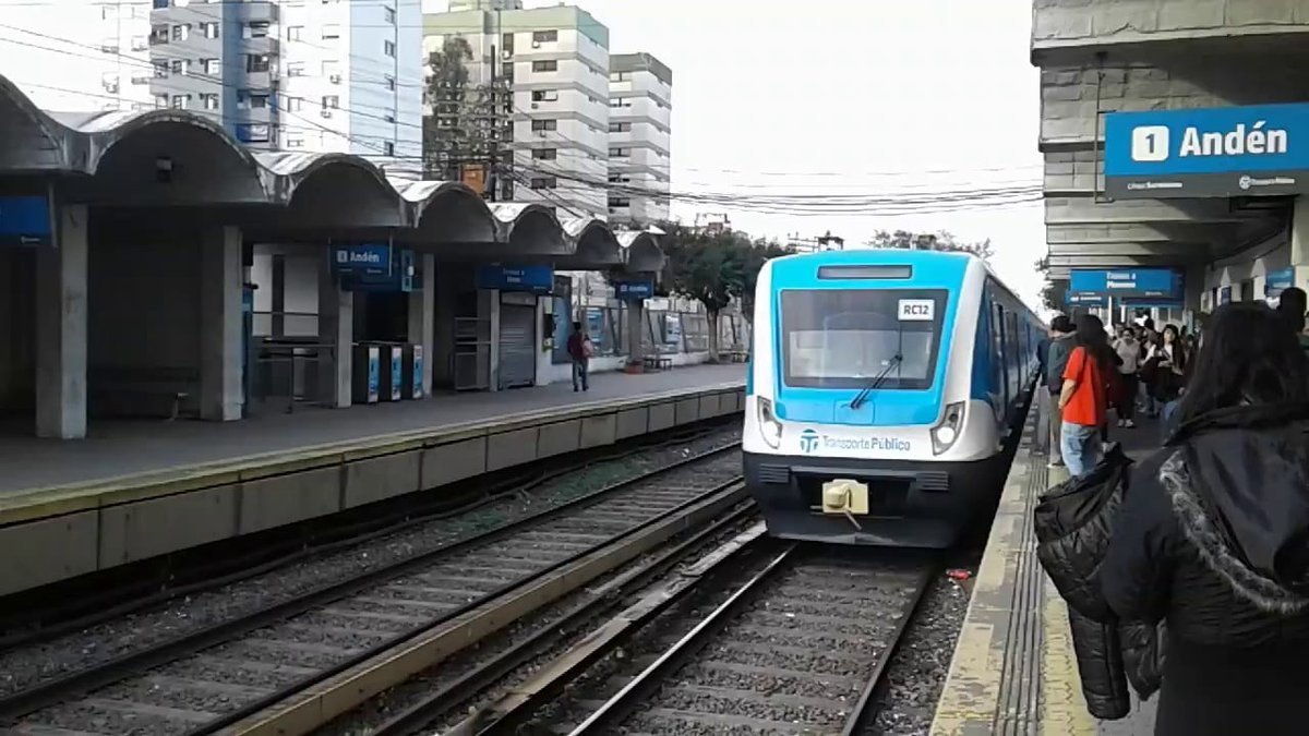 Una formaci&oacute;n del Tren Sarmiento en Floresta.