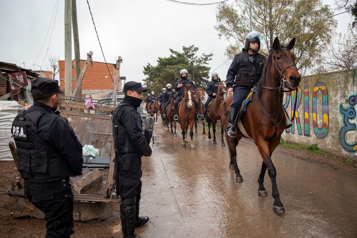 Allanamiento contra una banda dedicada al robo automotor en Tres de Febrero.