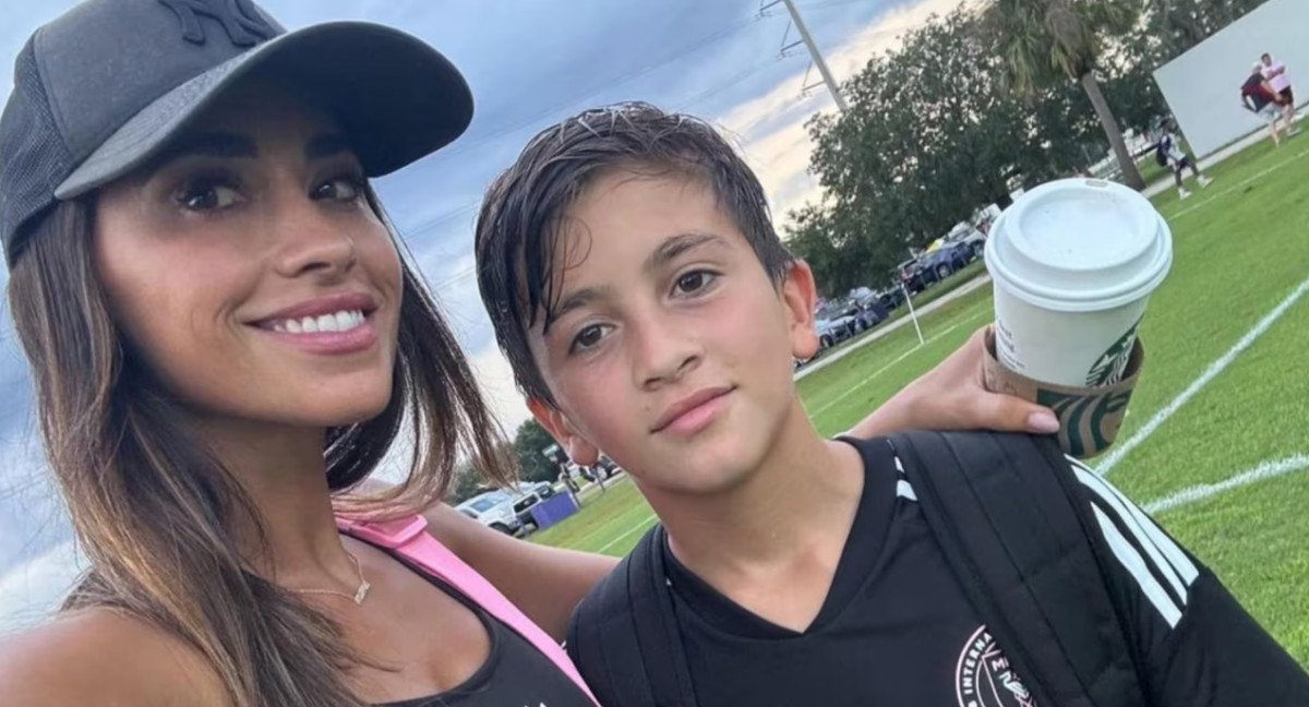 El posteo en redes de Antonela Roccuzzo con Thiago Messi. Foto: Instagram. 