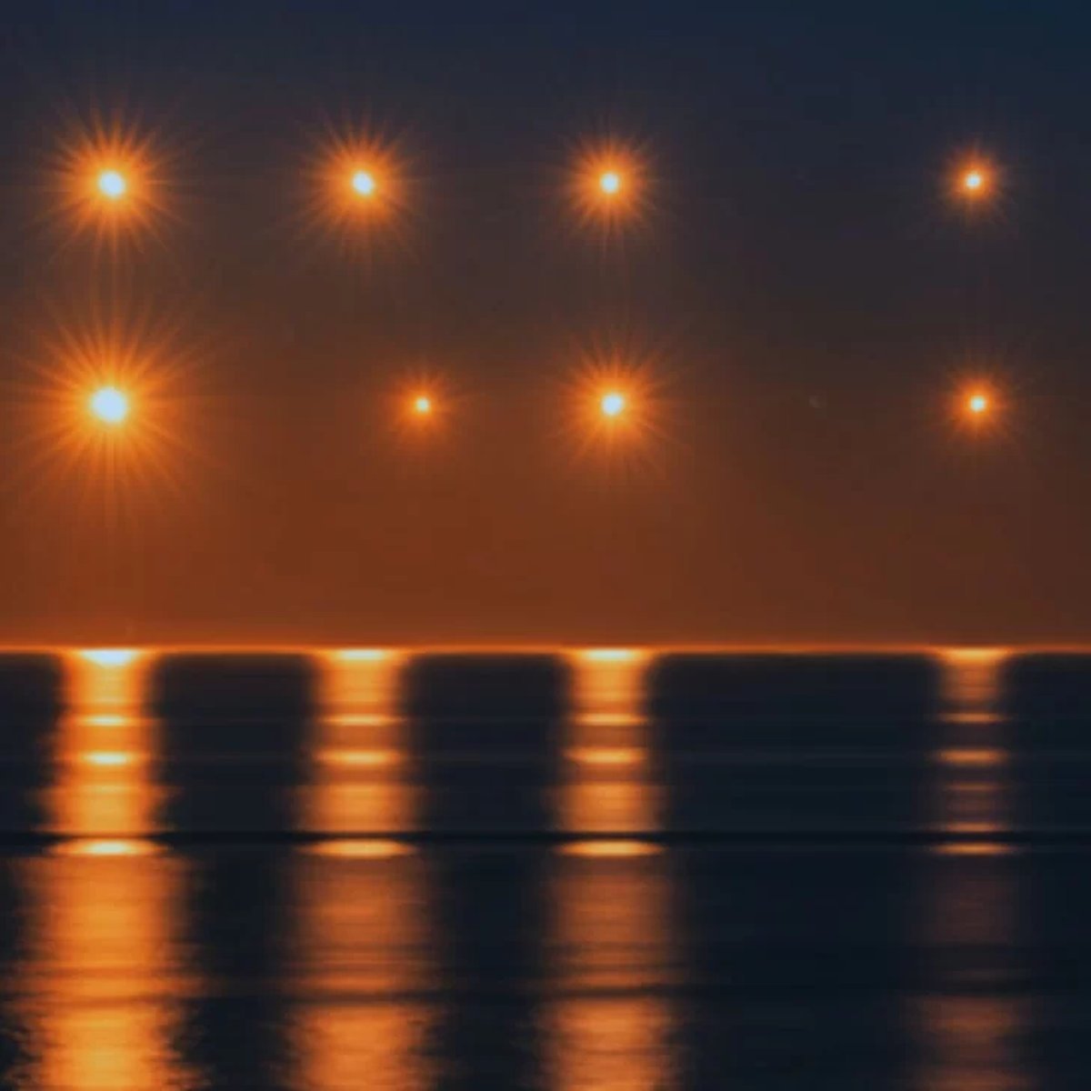 Luces extra&ntilde;as relacionadas con OVNI en aguas de la Patagonia. Foto: La Opini&oacute;n Austral.